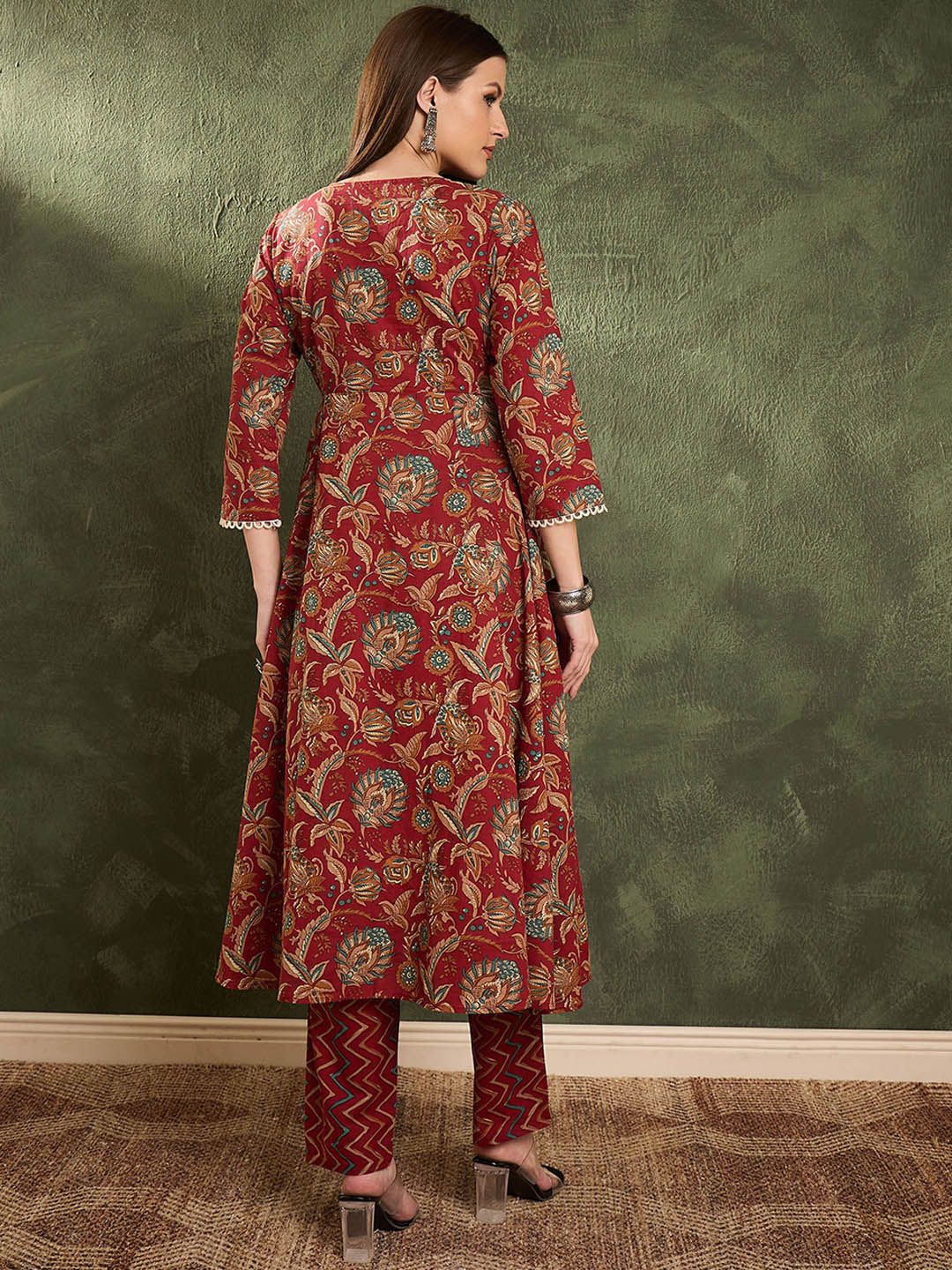 Women Floral Printed Regular Pure Cotton Kurta with Trousers