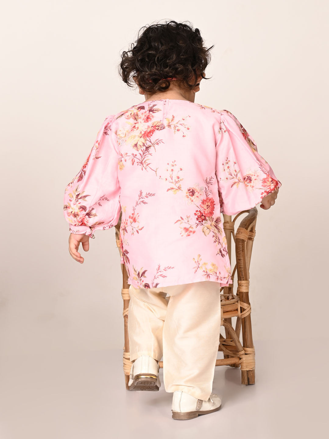 Sishu Girl's Pink Floral Print Kurta Pyjama Set