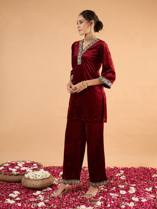 Women Ethnic Motifs Embroidered Kurta with Trousers