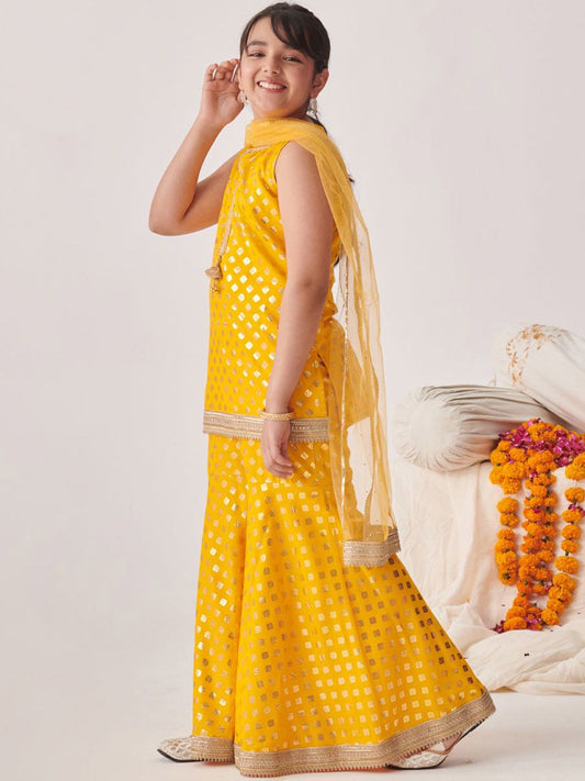 Girls Floral Printed Regular Gotta Patti Kurta Sharara With Dupatta