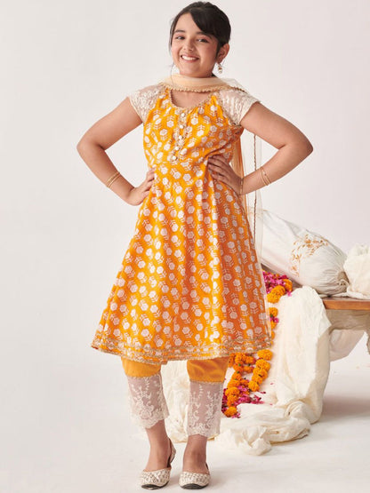 Girls Floral Printed Regular Kurta with Pyjamas & With Dupatta