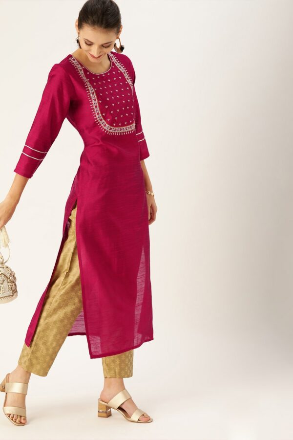 Varanga Women Magenta & White Embellished Straight Kurta