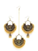 Arrabi Black & Gold-Toned Oxidised Kundan Studded Maang Tikka & Earrings Set - Image 2