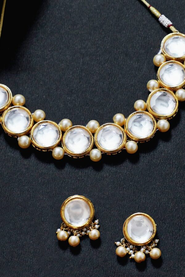 KARATCART Gold-Plated & White Pearl Beaded Polki Kundan-Studded Handcrafted Choker Jewellery Set
