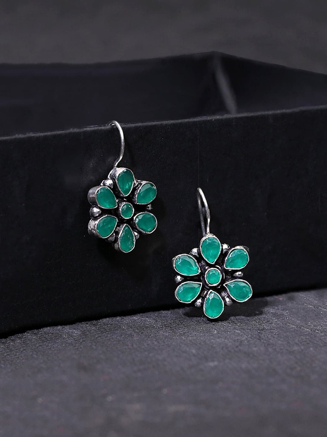 Gorgeous Green Earrings - Zakarto