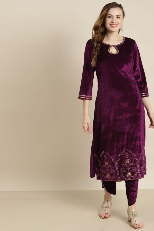 Shae by SASSAFRAS Women Purple Floral Embroidered Velvet Kurta