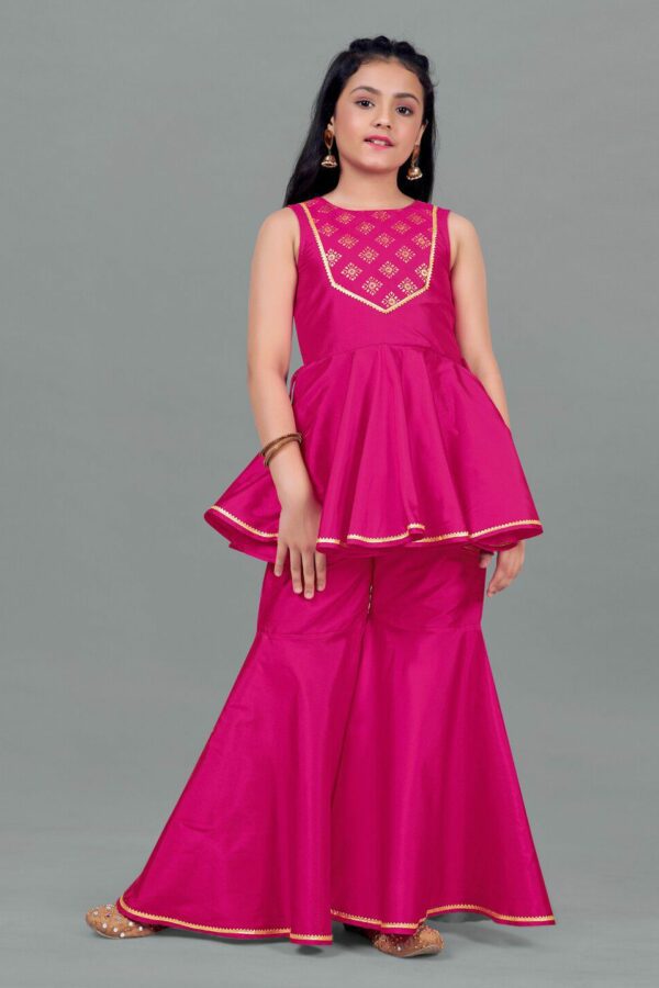 FASHION DREAM Girls Ethnic Motifs Yoke Design Gotta Patti Kurta with Sharara