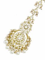 KARATCART Gold-Plated White Kundan-Studded Pearl Beaded Handcrafted Maangtikka - Image 4