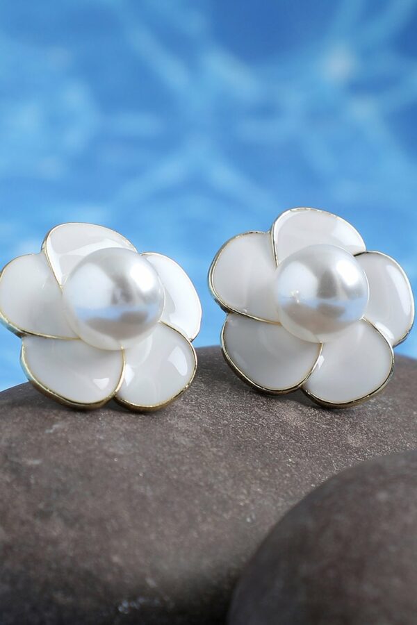 SOHI White Floral Studs Earrings