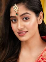 Saraf RS Jewellery Gold-Plated White Kundan-Studded & Beaded Maang Tikka - Image 5