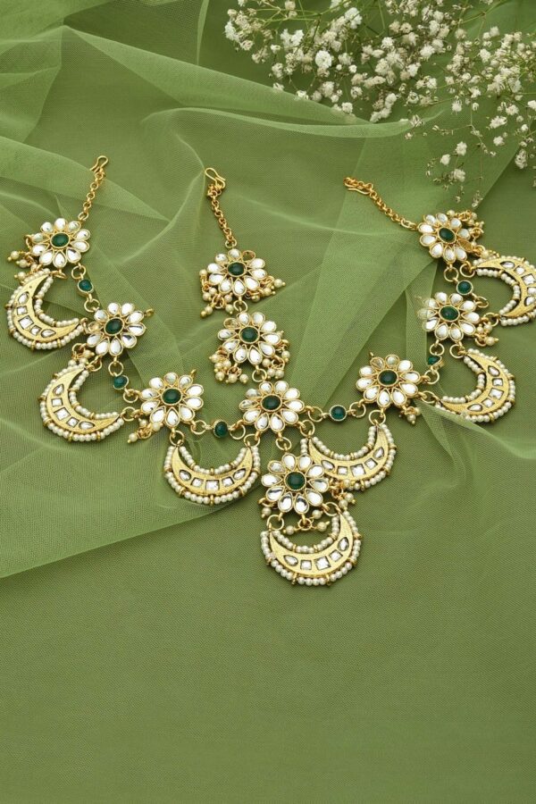 Zaveri Pearls Gold-Plated Green & White Stone-Studded & Beaded Mathapatti Maangtikka