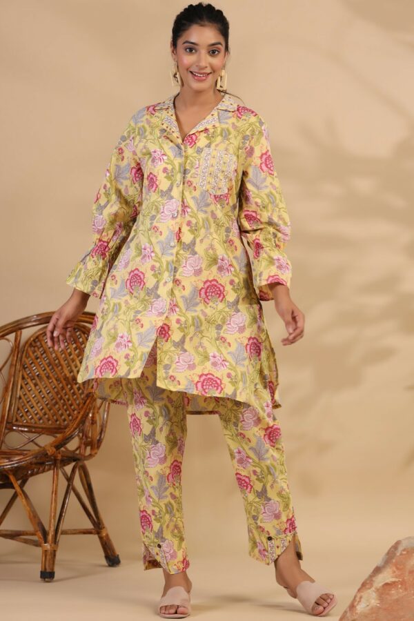 Readiprint Fashions Floral Printed Regular Aari Work Pure Cotton Kurta With Trousers