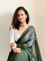 Mitera Green & Gold-Toned Floral Embroidered Silk Blend Saree - Image 3