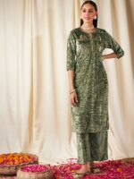 Shae by SASSAFRAS Floral Embroidered Sequinned Grandeur & Majestic Artwork Velvet Kurta - Image 5