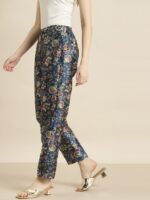 Shae by SASSAFRAS Women Navy Blue Floral Printed Tapered Fit Trousers - Image 2