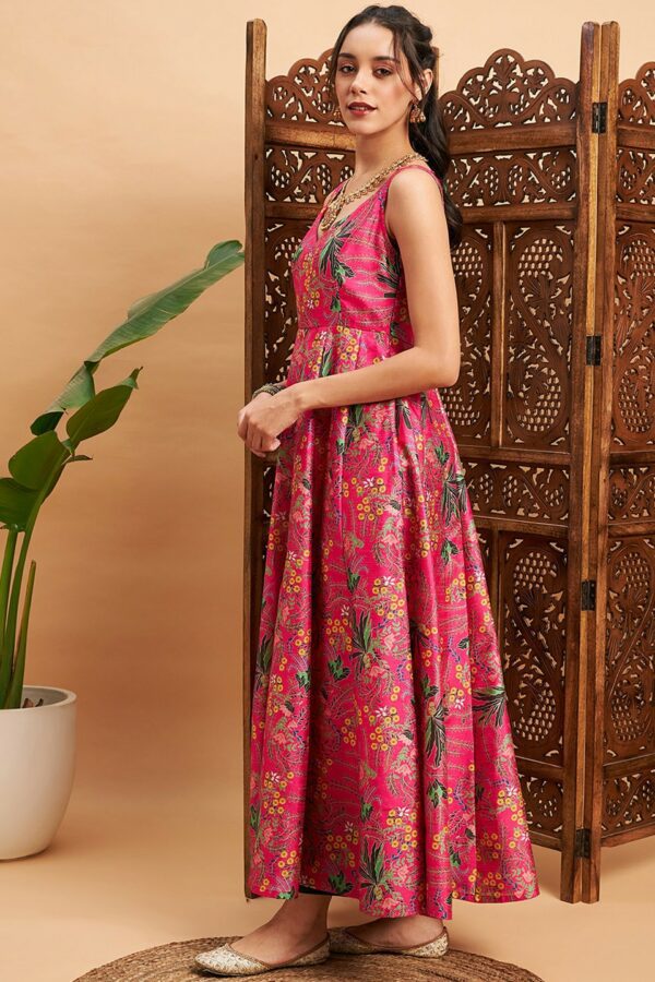 Shae by SASSAFRAS Pink & Green Floral Printed Sweetheart Neck Panelled Anarkali Kurta