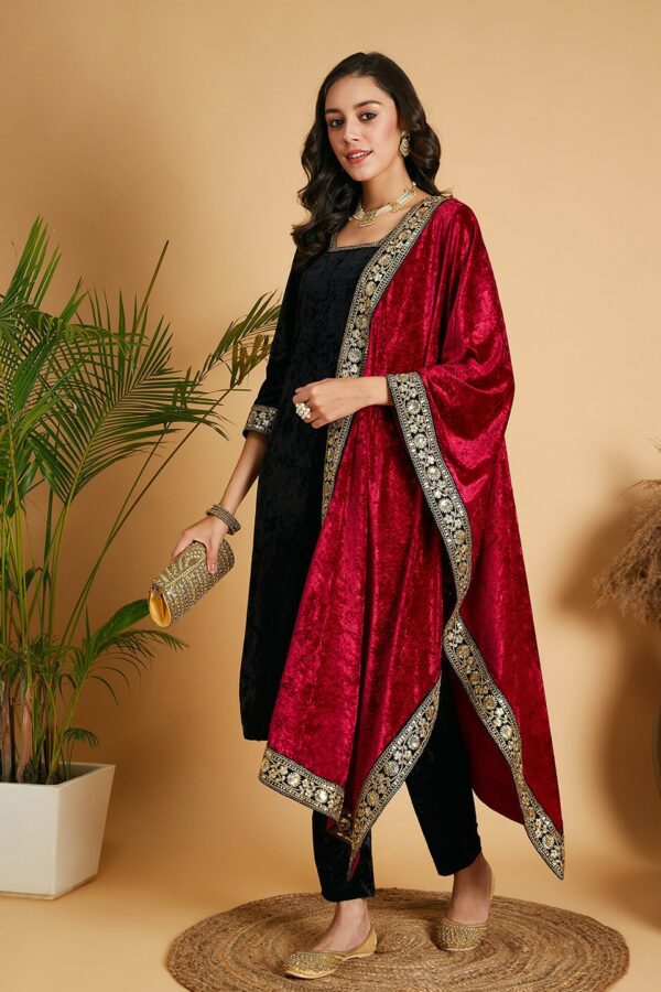 Shae by SASSAFRAS Velvet Sequinned Dupatta With Embellished Border