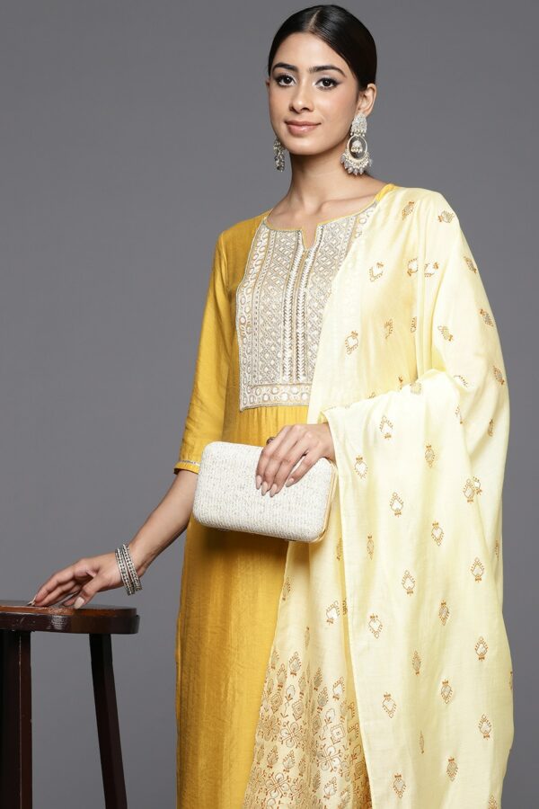 Libas Women Floral Yoke Design Regular Sequinned Kurta with Trousers & With Dupatta