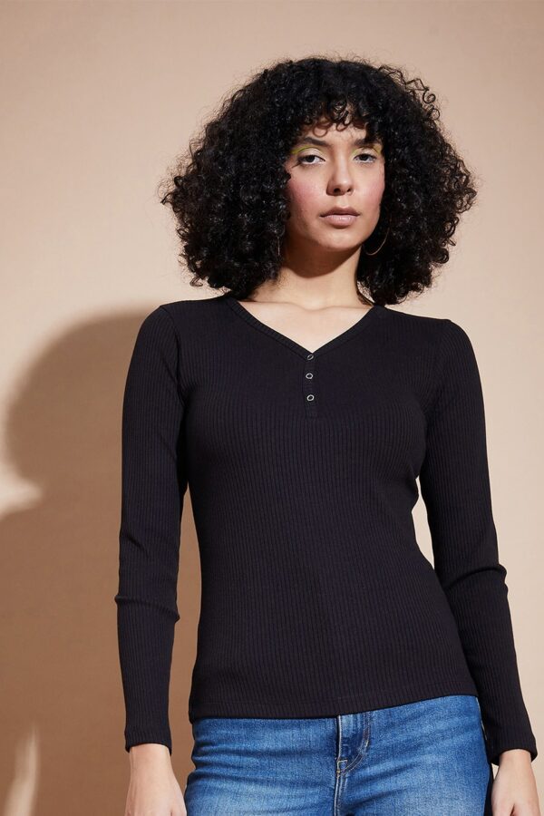SASSAFRAS BASICS Ribbed V-Neck Fitted Top
