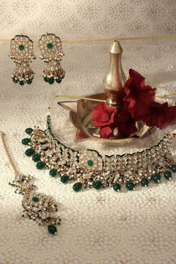 Zaveri Pearls Gold Plated Kundan & Beads Studded Jewellery Set