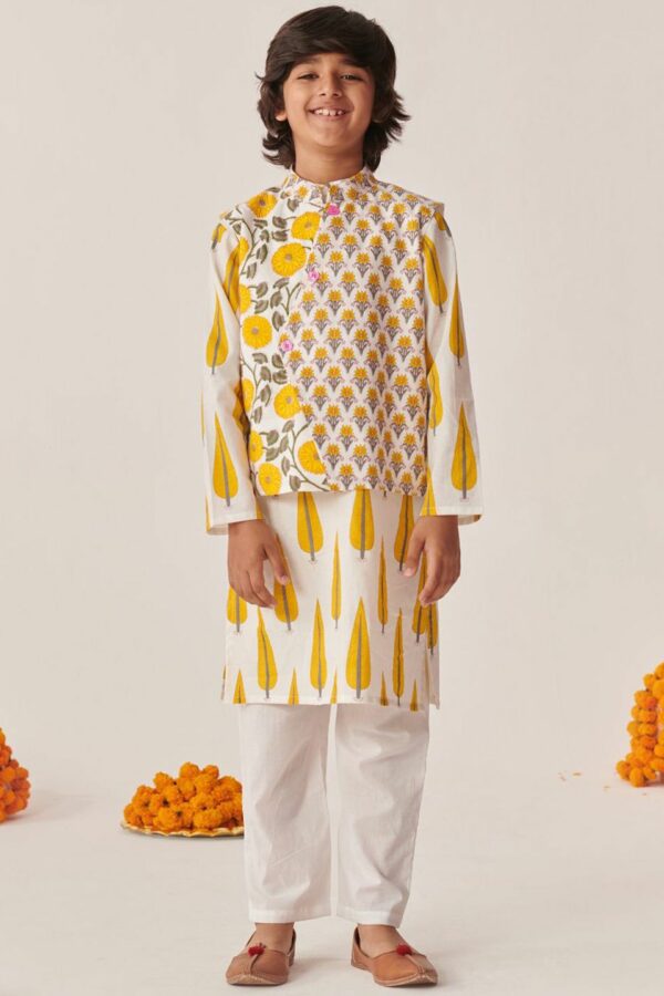 pspeaches Boys Ethnic Motifs Printed Regular Kurta with Trousers