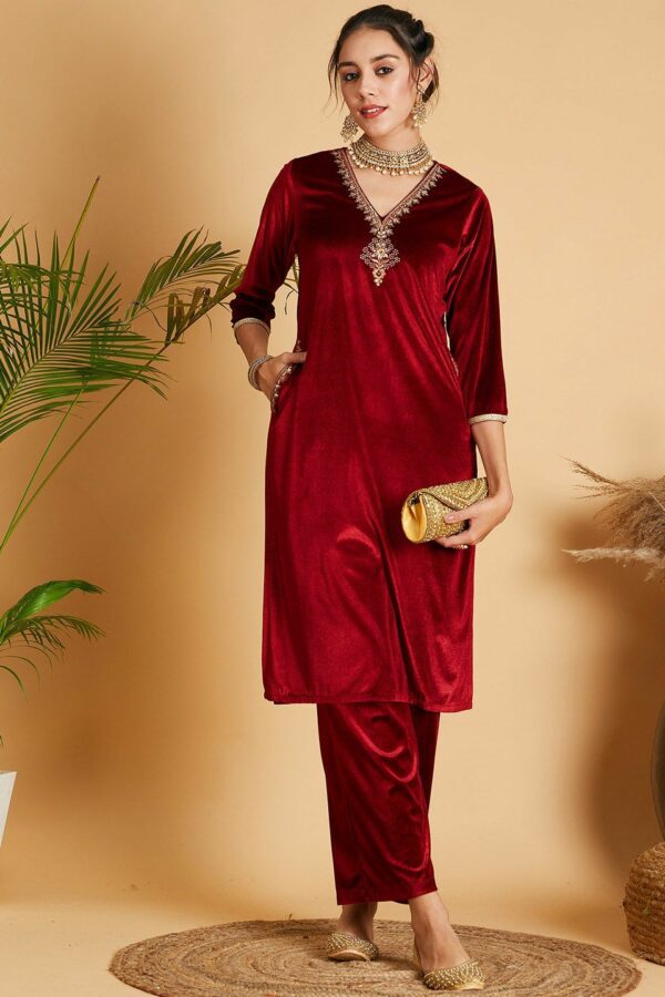 Shae by SASSAFRAS Sequined Velvet Straight Kurta