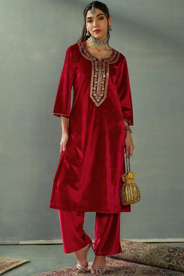 Shae by SASSAFRAS Women Ethnic Motifs Embroidered Regular Velvet Kurta with Trousers