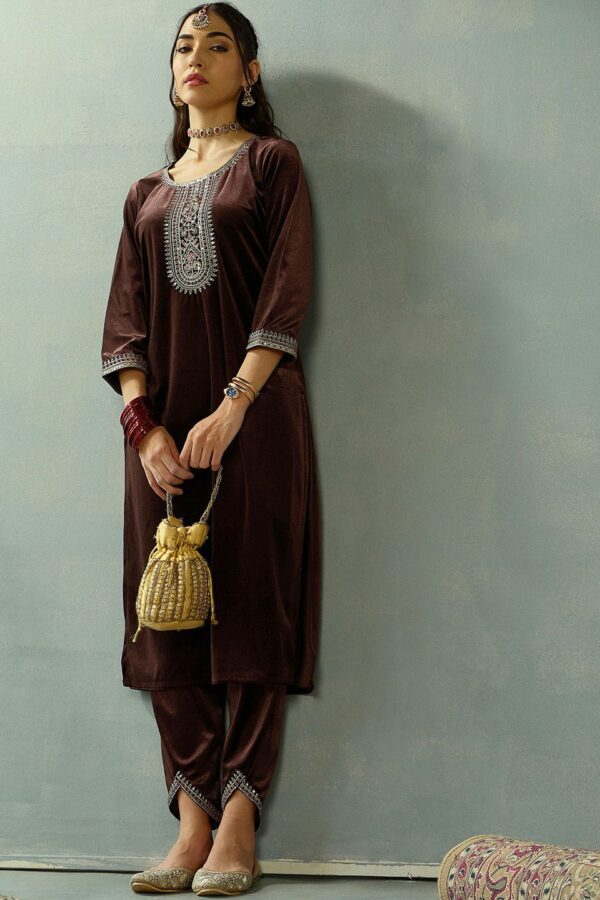 Shae by SASSAFRAS Women Ethnic Motifs Embroidered Sequinned Velvet Kurta with Trousers