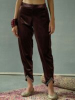 Shae by SASSAFRAS Women Ethnic Motifs Embroidered Sequinned Velvet Kurta with Trousers - Image 7