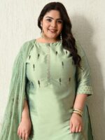 PrettyPlus by Desinoor.com Plus Size Ethnic Motifs Embroidered Kurta Trousers And Dupatta - Image 3