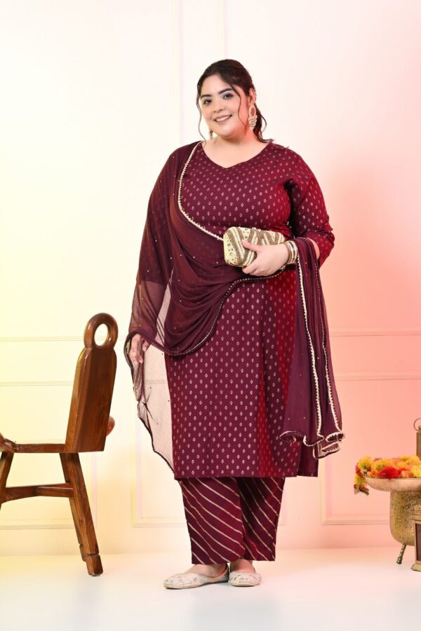 PrettyPlus by Desinoor.com Plus Size Ethnic Motifs Printed Kurta with Trousers & Dupatta