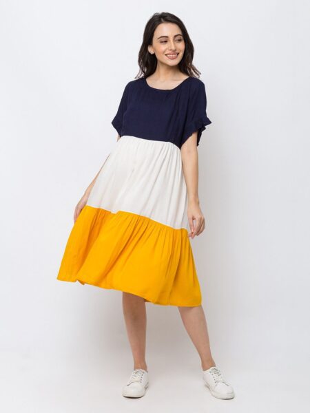 MomToBe Colourblocked Flared Sleeves Gathered Detailed Maternity Fit & Flare Dress