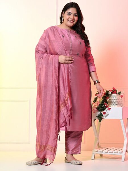 PrettyPlus by Desinoor.com Plus Size Ethnic Motifs Embroidered Beads and Stones Kurta Set