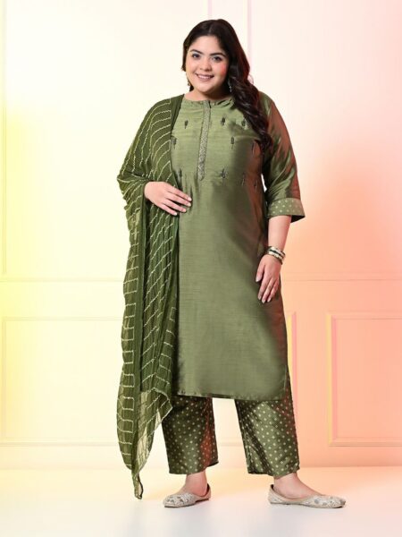 PrettyPlus by Desinoor.com Plus Size Ethnic Motifs Embroidered Beads and Stones Kurta Set