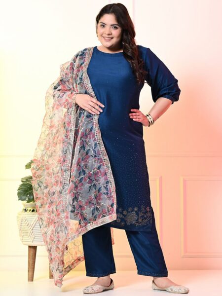 PrettyPlus by Desinoor.com Plus Size Floral Embroidered Beads and Stones Kurta Set