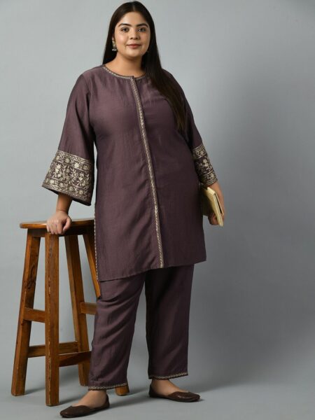 PrettyPlus by Desinoor.com Plus Size Floral Embroidered Flared Sleeves Kurta with Palazzos