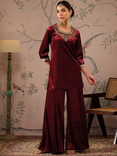 Shae by SASSAFRAS Women Floral Yoke Design Regular Velvet Kurti with Trousers