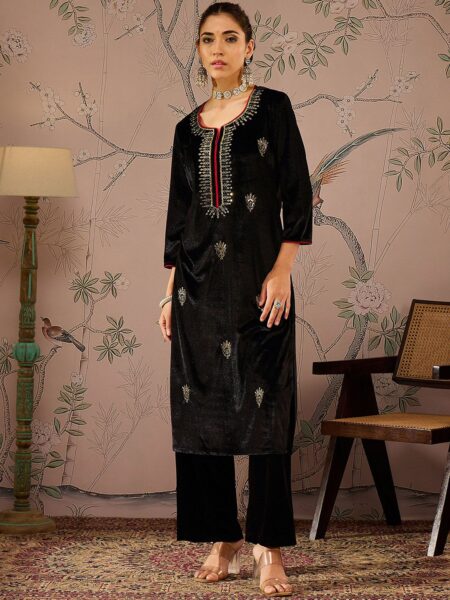 Floral Embroidered Round Neck Three-Quarter Sleeves Regular Velvet Kurta