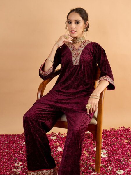Women Ethnic Motifs Embroidered Kurta with Trousers
