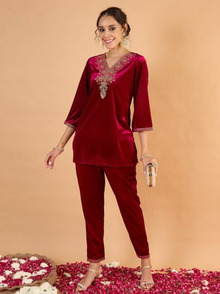 Women Ethnic Motifs Embroidered Kurti with Trousers